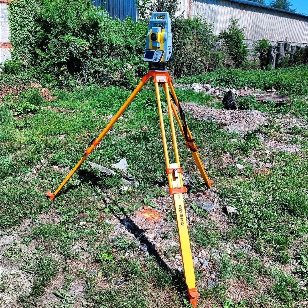 Station totale RTGEO lors d’une mission foncière